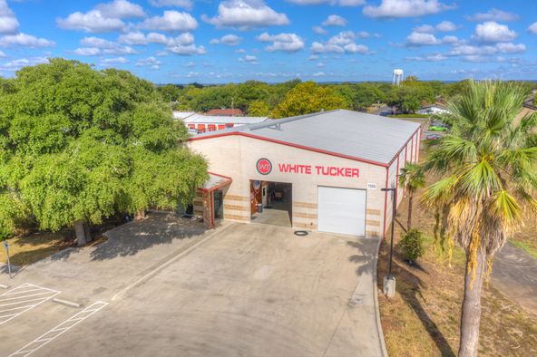 Retail For Sale: 1555 N Business Ih 35, New Braunfels, TX 78130